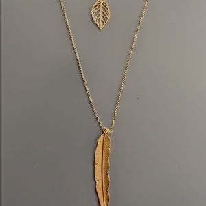 Gold 2-layer leaf pendant necklace